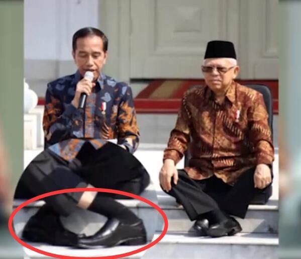 Bsport·B体育印尼总统高难度“盘腿交叉坐”走红！网友：被总统耽误的瑜伽教练(图1)